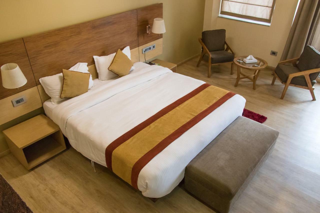 Retro Hotel And Spa Kathmandu Exteriör bild