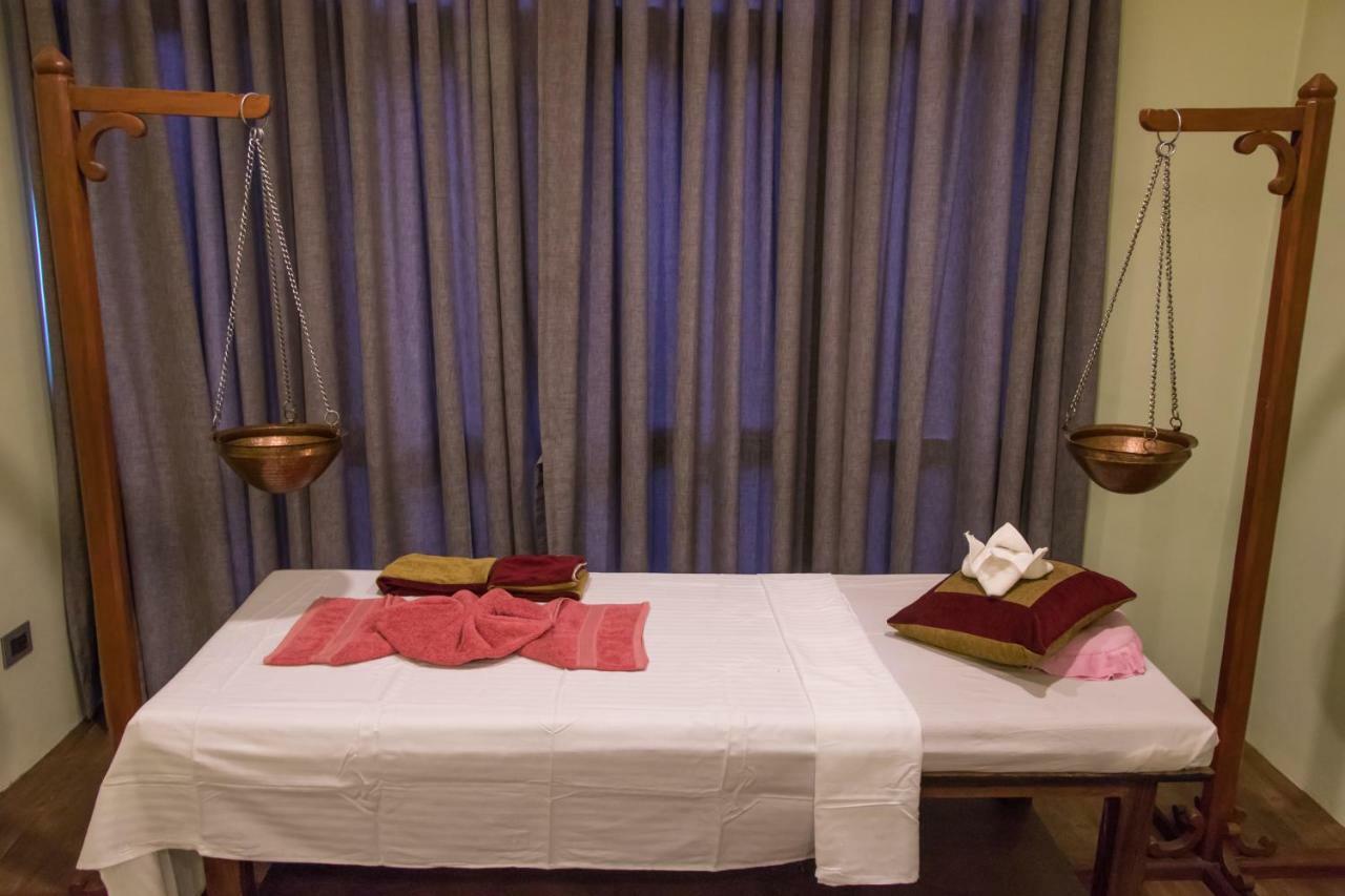 Retro Hotel And Spa Kathmandu Exteriör bild